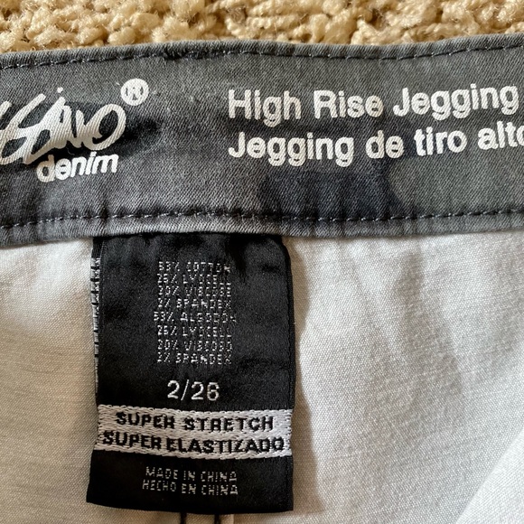 Mossimo camo jegging.  Size 2/26 - Picture 4 of 7